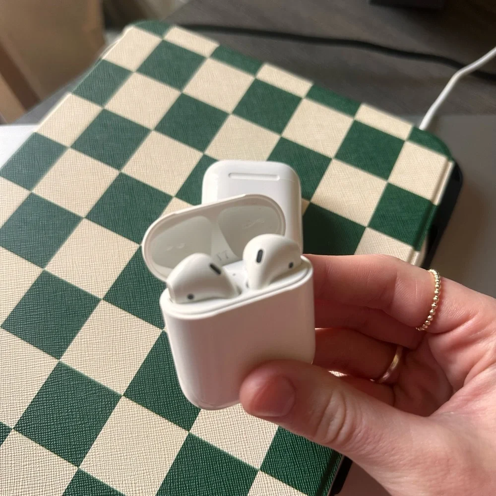 Apple AirPods (2nd generation)